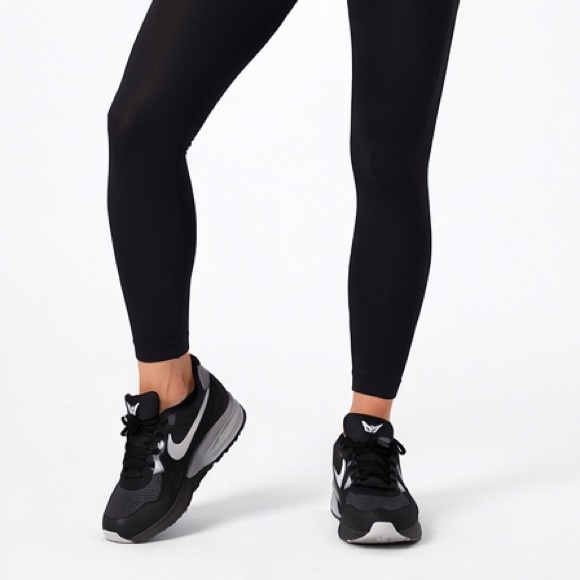 Nike Air Max 90 Gore‑Tex Sneakers Weatherproof/ Size 5 W Excellent Condition - Picture 2 of 3